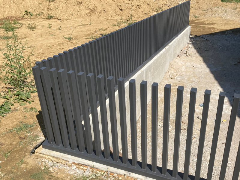 Dvoriščna ograja 1