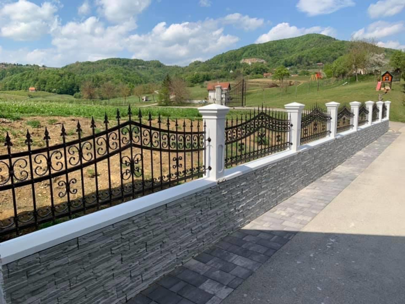Dvoriščna ograja 3