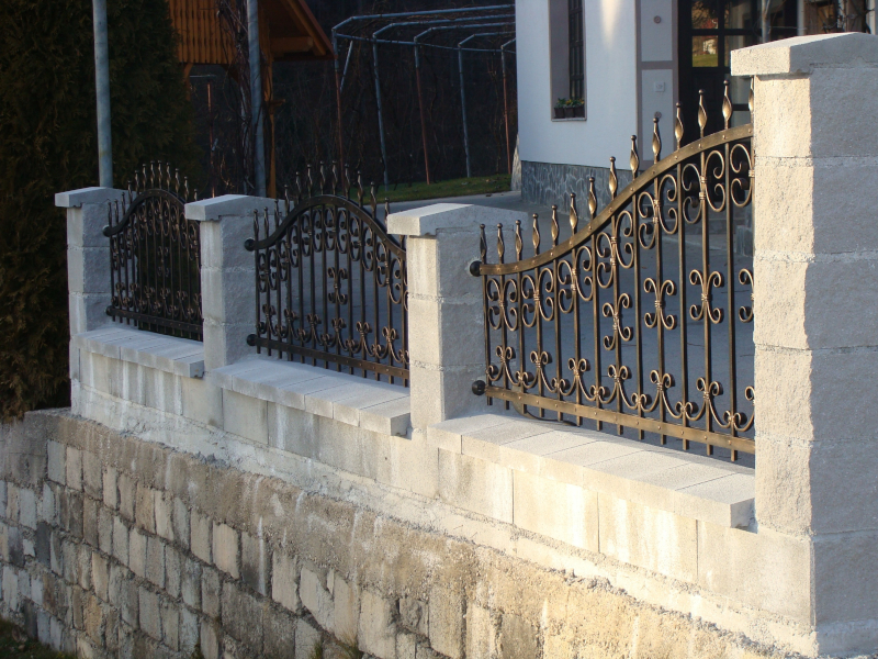 Dvoriščna ograja 18