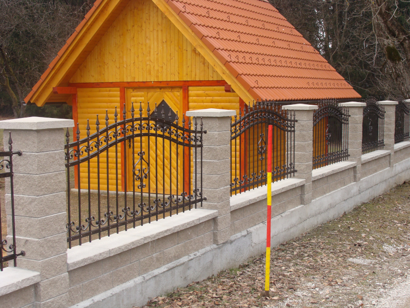 Dvoriščna ograja 20